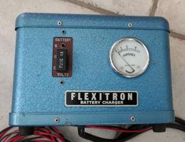 altes Vintage-Batterieladegerät "FLEXITRON" - 6 Volt/12 Volt