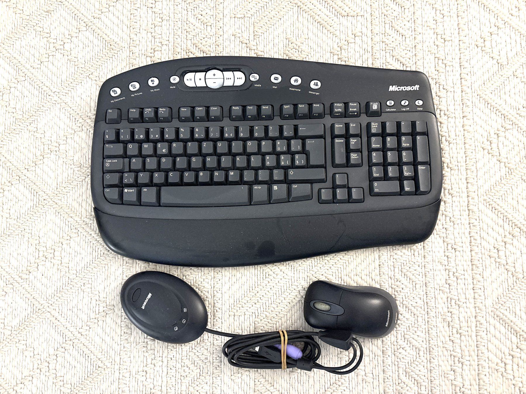 Microsoft Tastaturen: PC Tastatur mit Maus - Marke MICROSOFT – Gebraucht aus Glattbrugg von Ariel012 3