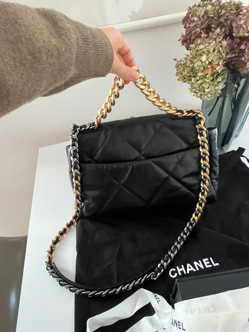 Chanel Borse da donna: Chanel 19 Medium Black – Usato da Zürich venduto da Joellita25 3