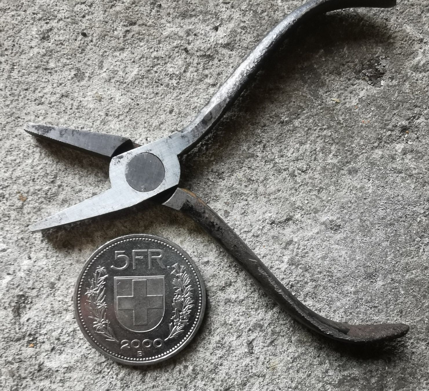 Tutti gli attrezzi: Mini Flach-Zange, 40 Gramm – Usato da Vielbringen Worb venduto da Isch-0u-guet 3