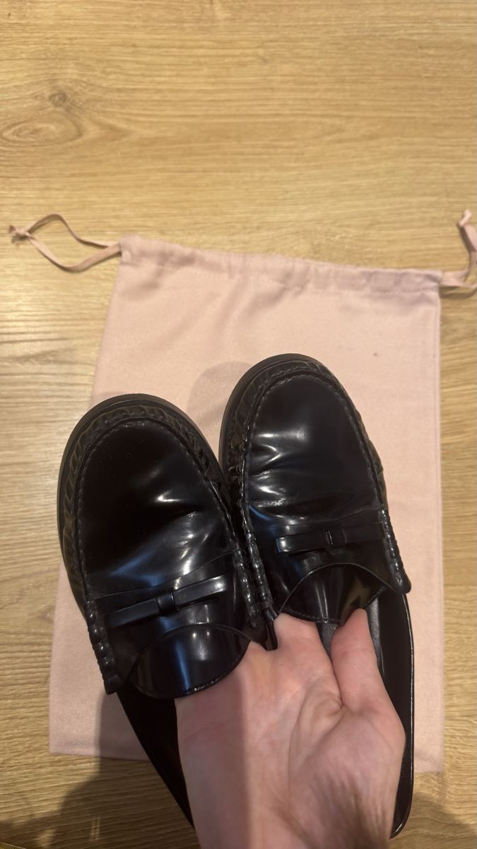 Stuart Weitzman Scarpe da donna: Stuart Weitzman Black Loafers – Usato da Dinhard venduto da emi_6jdk 5