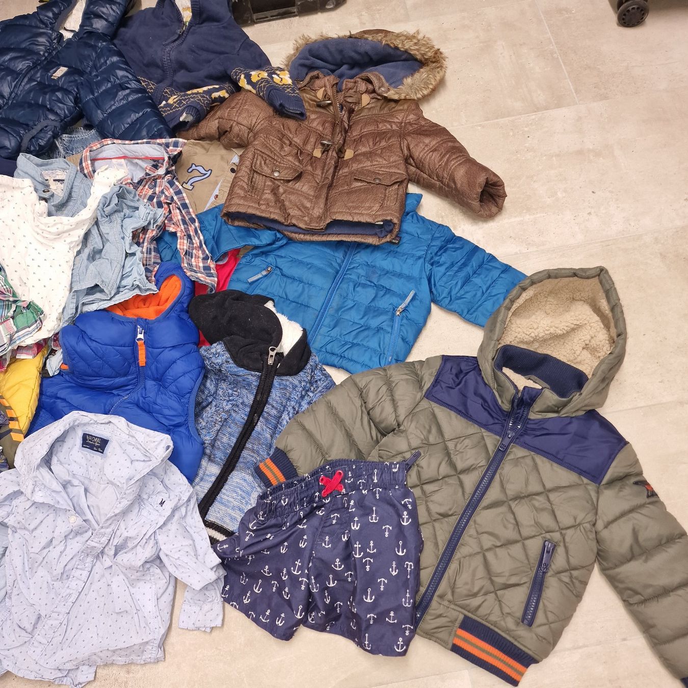 Lotti & Set di vestiti: Jungen Kleiderpaket Gr. 80/86 – Usato da Chur venduto da RICPE99 9