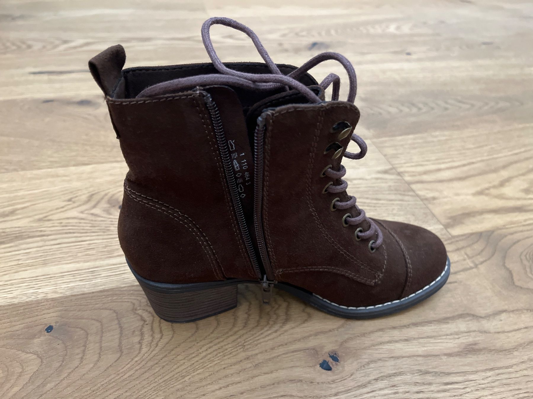 Scarpe da donna: Damenstiefel mit Absatz – Usato da Visp venduto da Uranus8416 1