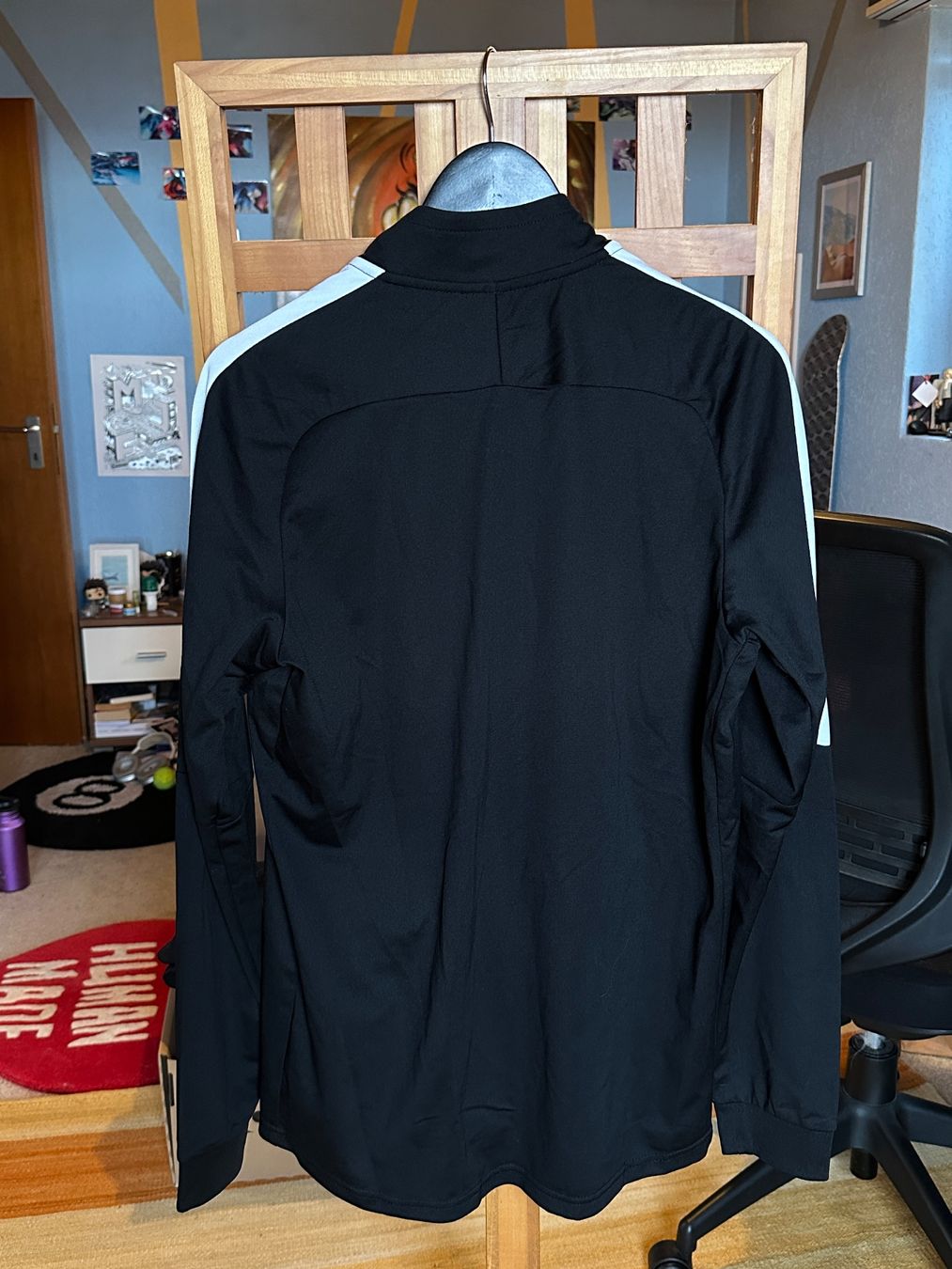 Nike Vestes: Nike Black Sport Top – D'occasion à Villars-Burquin par Iliasso 2