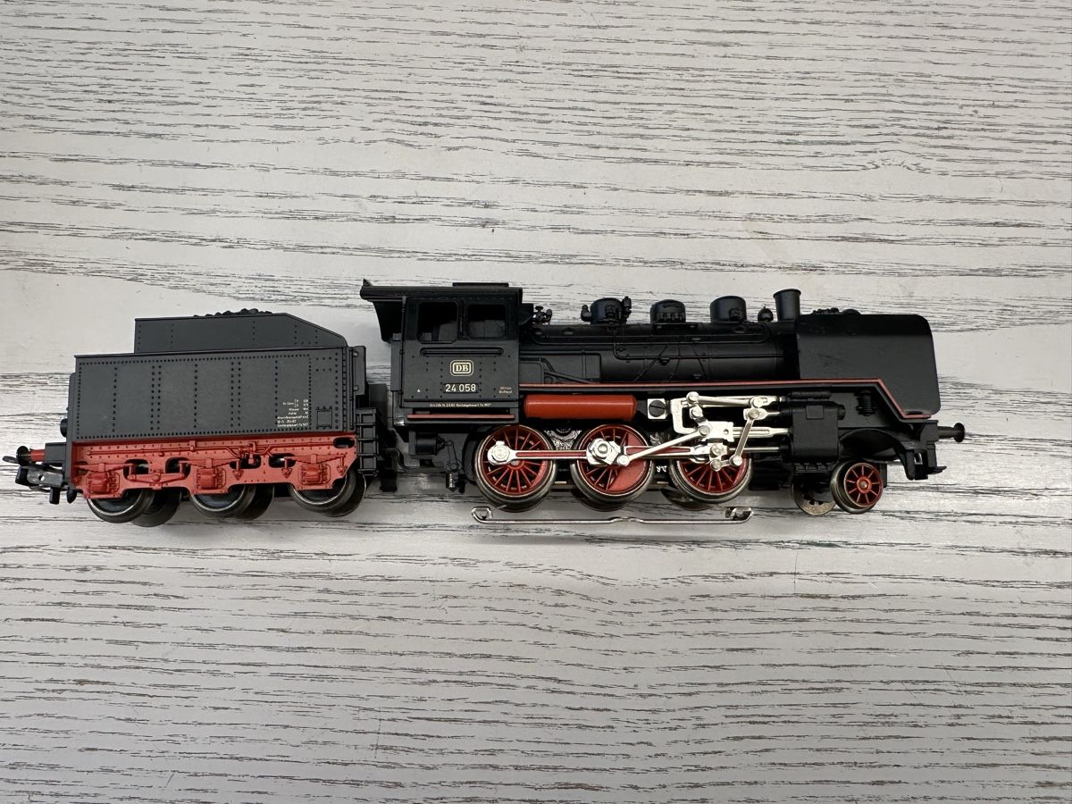 Märklin Trains électriques: Märklin 3003 DB BR 24 – D'occasion à Lupsingen par New-Haven 3