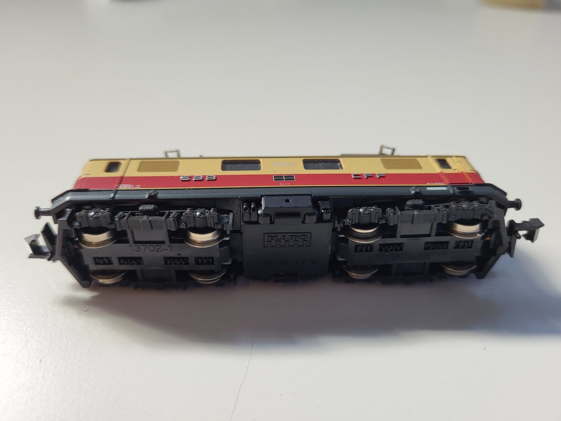 Hobbytrain Modellini di ferrovie: Hobbytrain SBB E-Lok Re 4/4 I Nr. 10033 – Usato da Brügg BE venduto da POU-BELLE 2