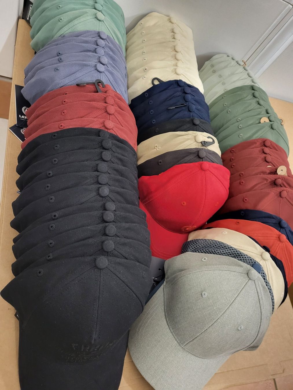 Altro in  Abbigliamento & Accessori: RESTPOSTEN 70 NEUE LERROS CAPS – Nuovo e nell'imballaggio originale da Avenches venduto da FashionFactoryOutlet