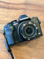 Olympus OM-D E-M10 Mark IV mit Objektiv & Zubehör, Top!