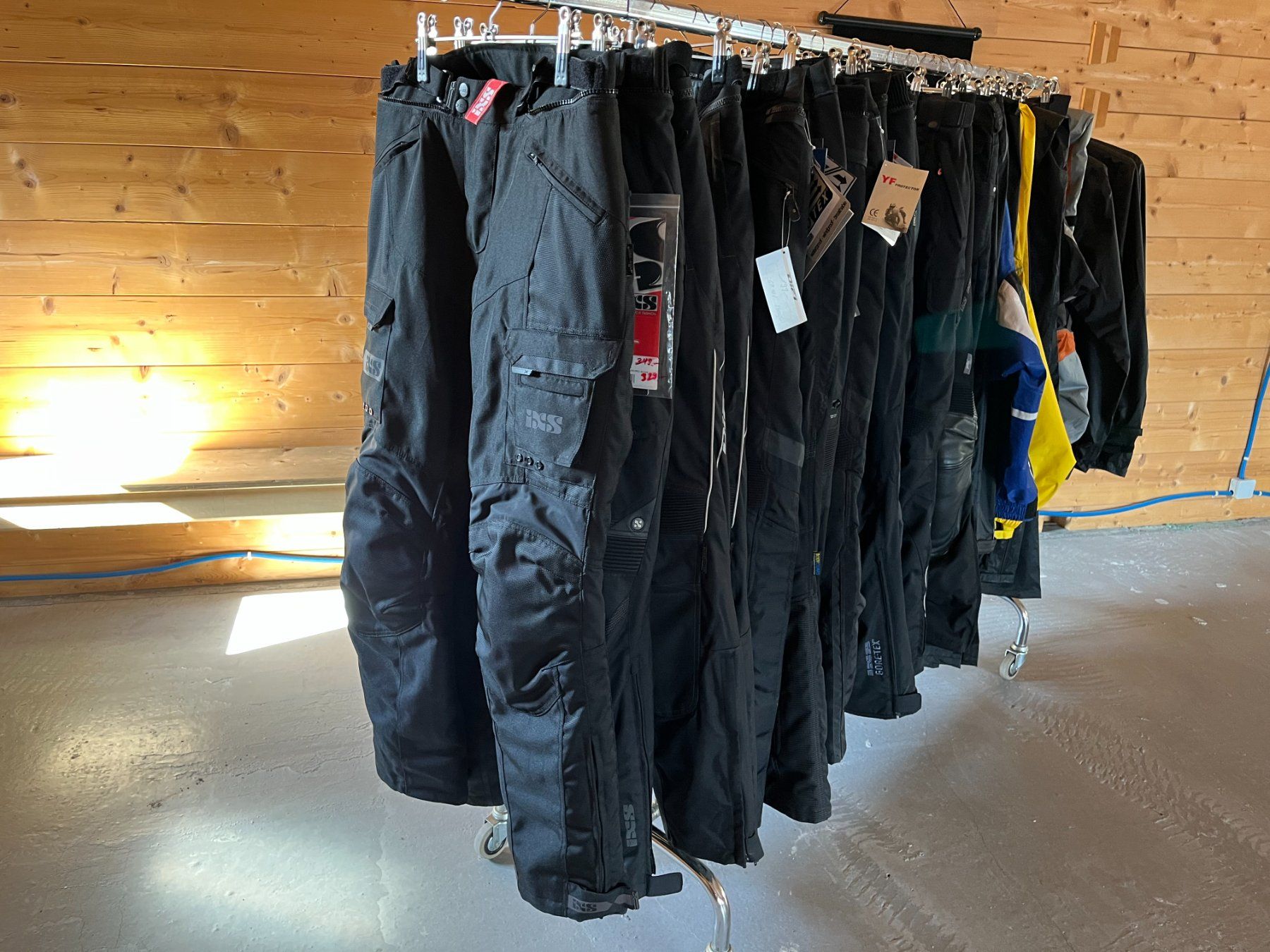IXS Lotti di vestiti: Motorradbekleidung Restposten – Nuovo (secondo la descrizione) da Schluein venduto da susi34 6