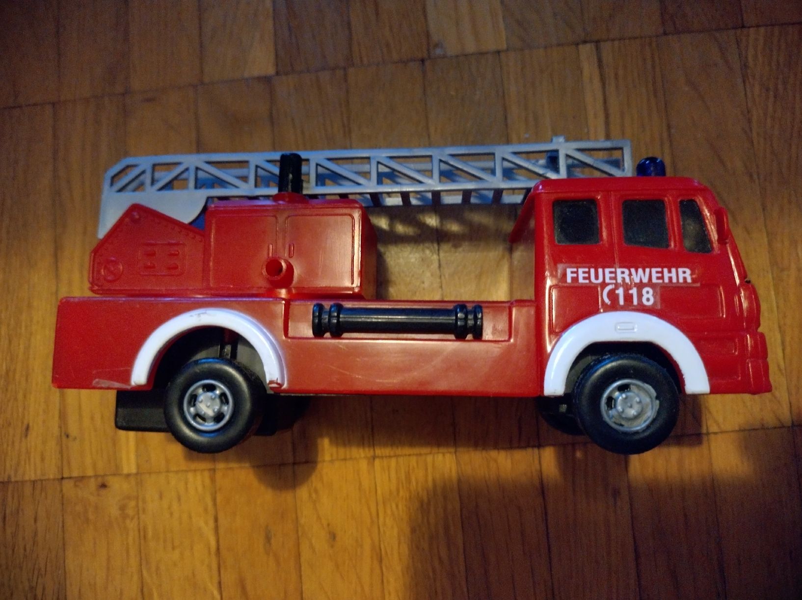Jouets: Feuerwehrauto – D'occasion à Zürich par Modjbul