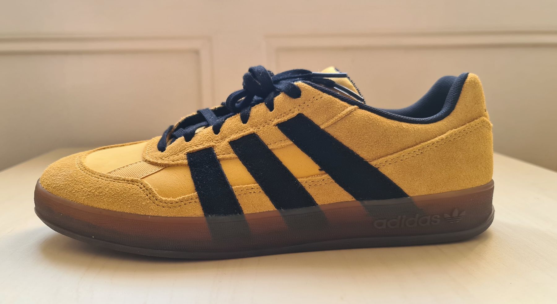 Adidas Scarpe da uomo: Adidas Aloha Super Gelb Gr. 42 – Nuovo e nell'imballaggio originale da Zürich venduto da cde_d7vx 1