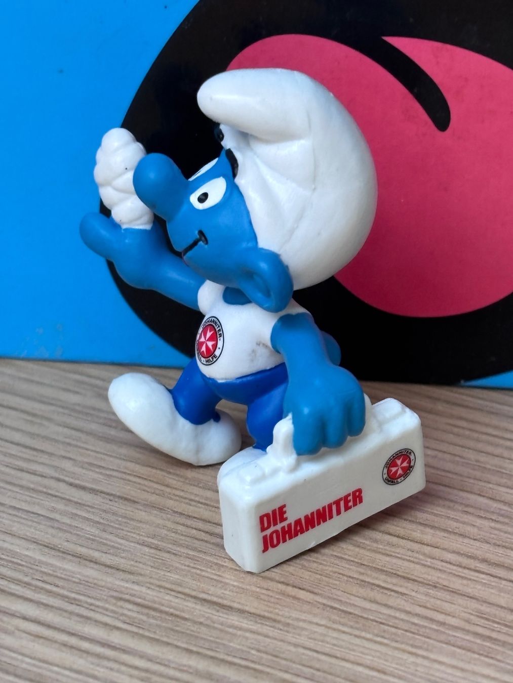 Schleich Figurines: Samariter-Schlumpf - Werbevariante "Die Johanniter" – Neuf (Voir description) à Lyss par Duckszone