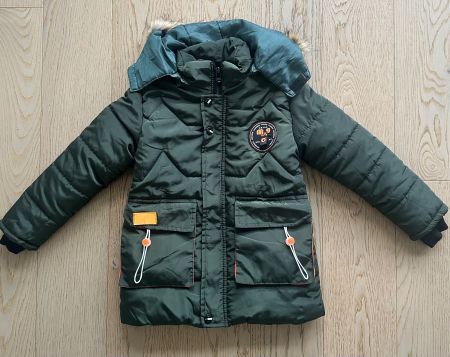 Kinder Winterjacke Grösse 128 dunkelgrün mit Kapuze