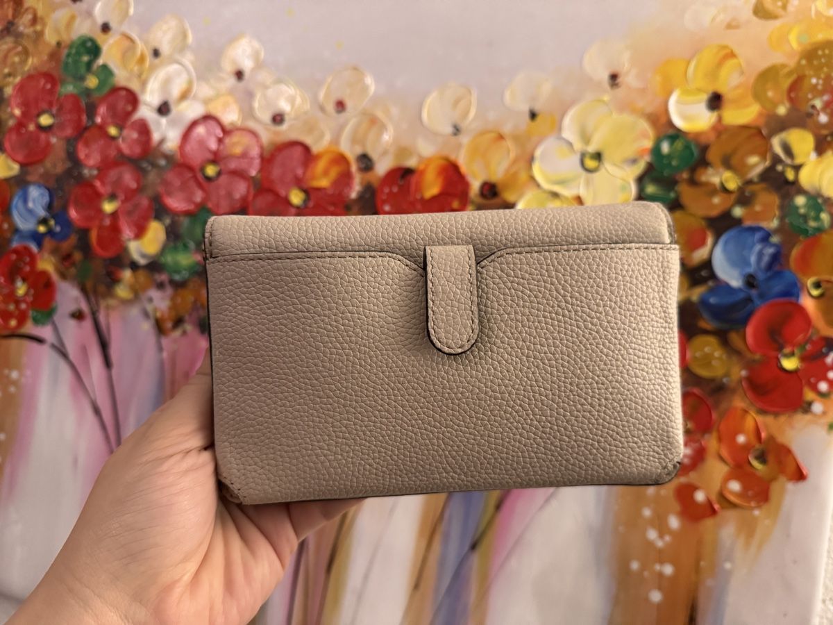 Michael Kors Portamonete: Michael Kors Pebbled Leather Convertible Wallet – Usato da Bern venduto da ele_dk77 1