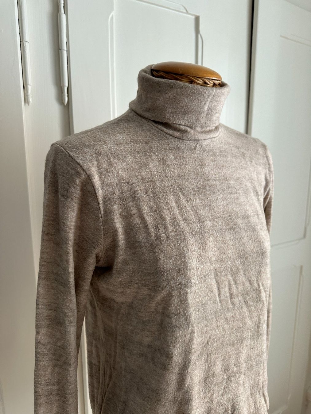 Zara Pulls & Sweat-shirts: ZARA - Rollkragenpullover beige S – D'occasion à Zürich par Diazaio 1