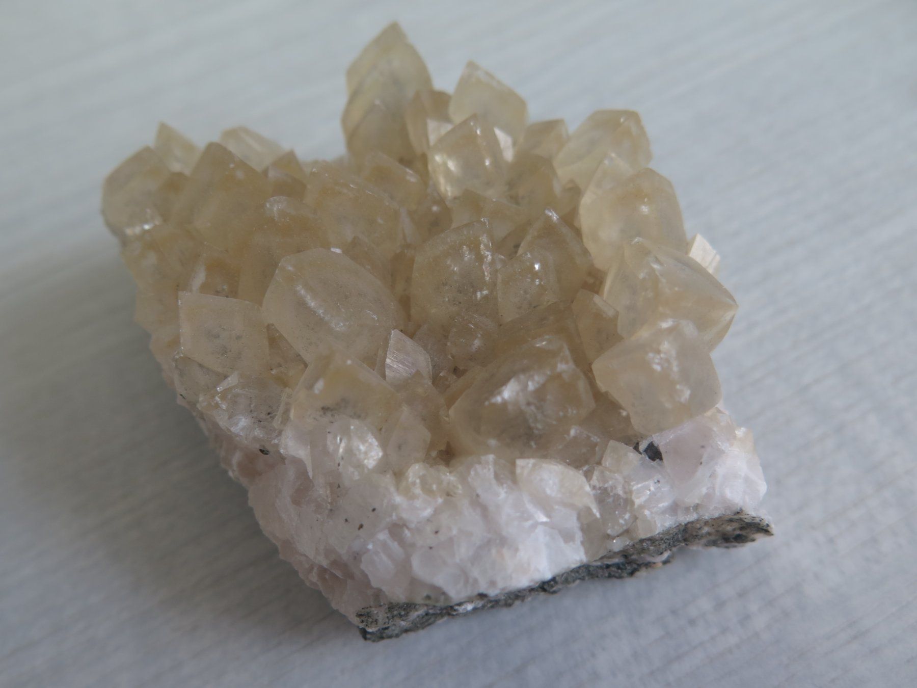 Minéraux & Lithothérapie: Calcit Stufe mit Phantombildungen – D'occasion à Schaffhausen par Yamakana51L8736OQ8