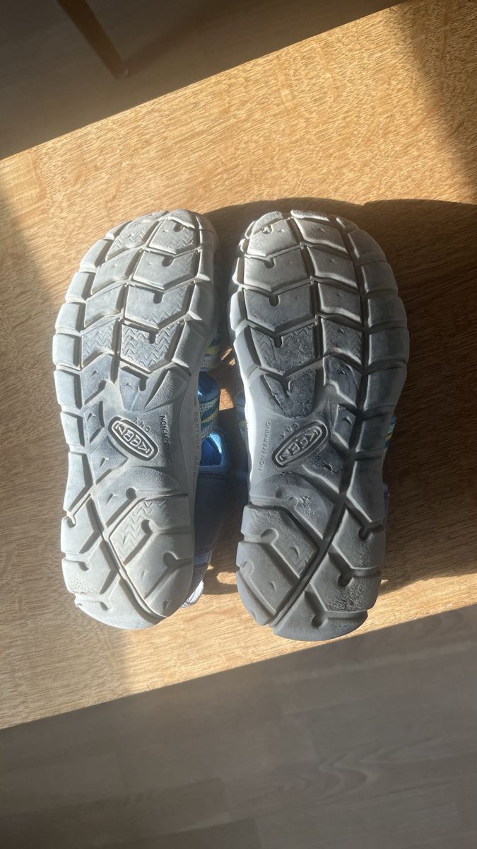 Schuhe für Jungen: Keen Sandalen Gr. 32/33 waschbar – Gebraucht aus Forch von Streezz 1