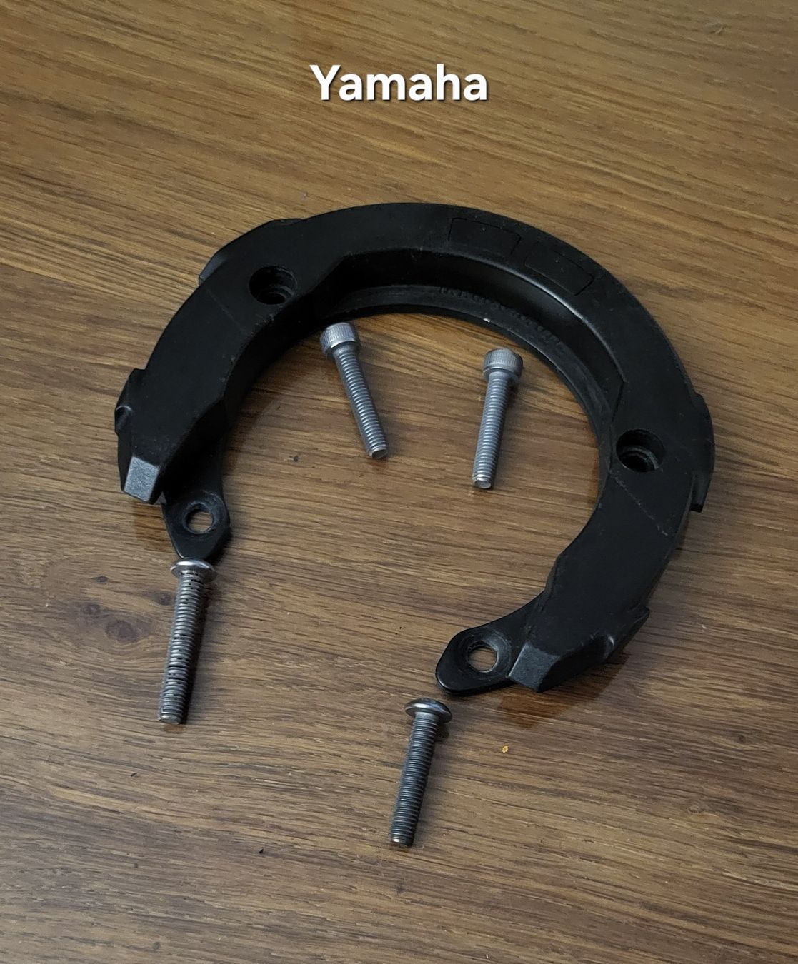 Yamaha Alle Motorradersatzteile: Motorrad Tankring Yamaha – Gebraucht aus Volketswil von ssmla 1