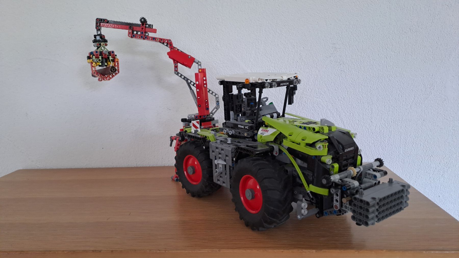 Lego Jouets: Lego Technic Claas 42054 – D'occasion à Unteriberg par 12Schneehasen