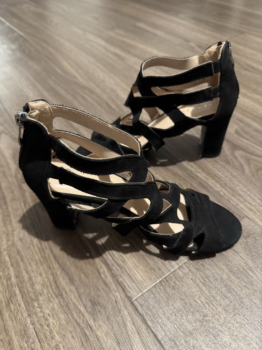Scarpe da donna: BLACK HIGH HEELS🖤 – Usato da Dietikon venduto da athiinax 1