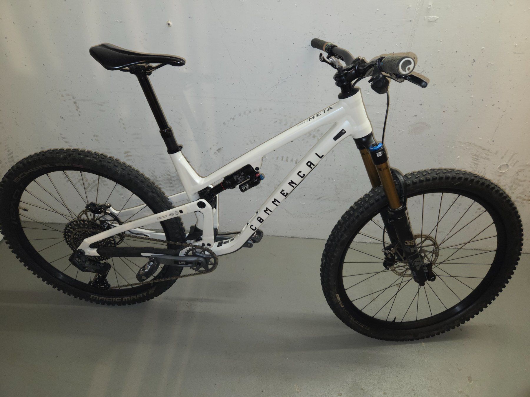 Commencal Vélos: À partir de 1!!! Commencal meta V5 Size L, VTT – D'occasion à Bulle par iwa_snz5