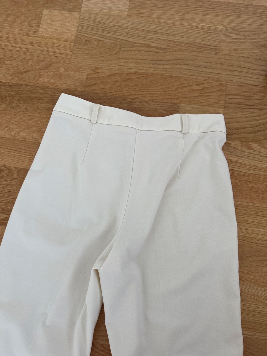Bershka Pantaloni: Weisse Stoffhose – Usato da Brugg AG venduto da sanfllower 3