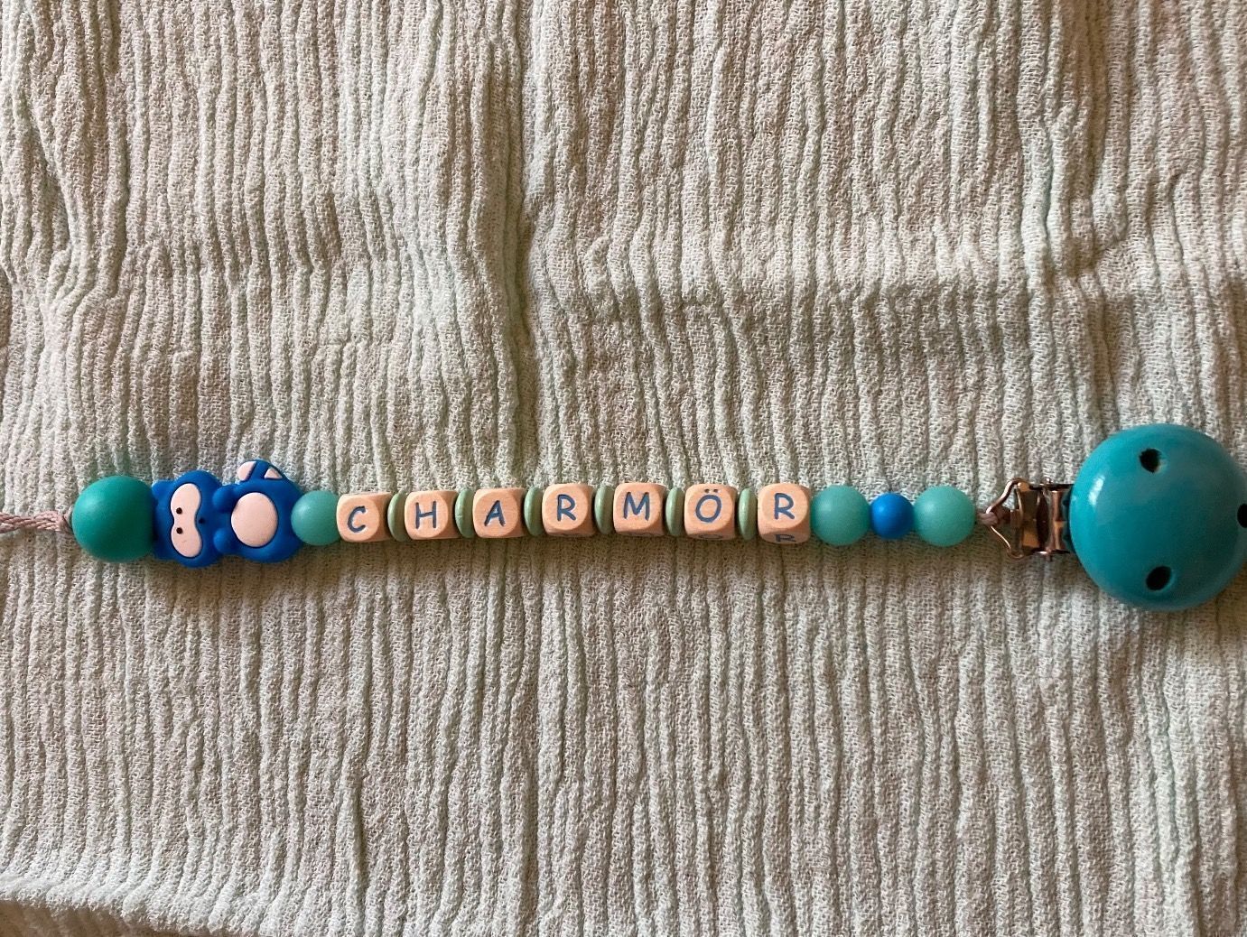 Succhiotti & catenelle porta ciuccio: Nuggikette CHARMÖR blau, Neu – Nuovo e nell'imballaggio originale da Emmenbrücke venduto da JJ_89 2