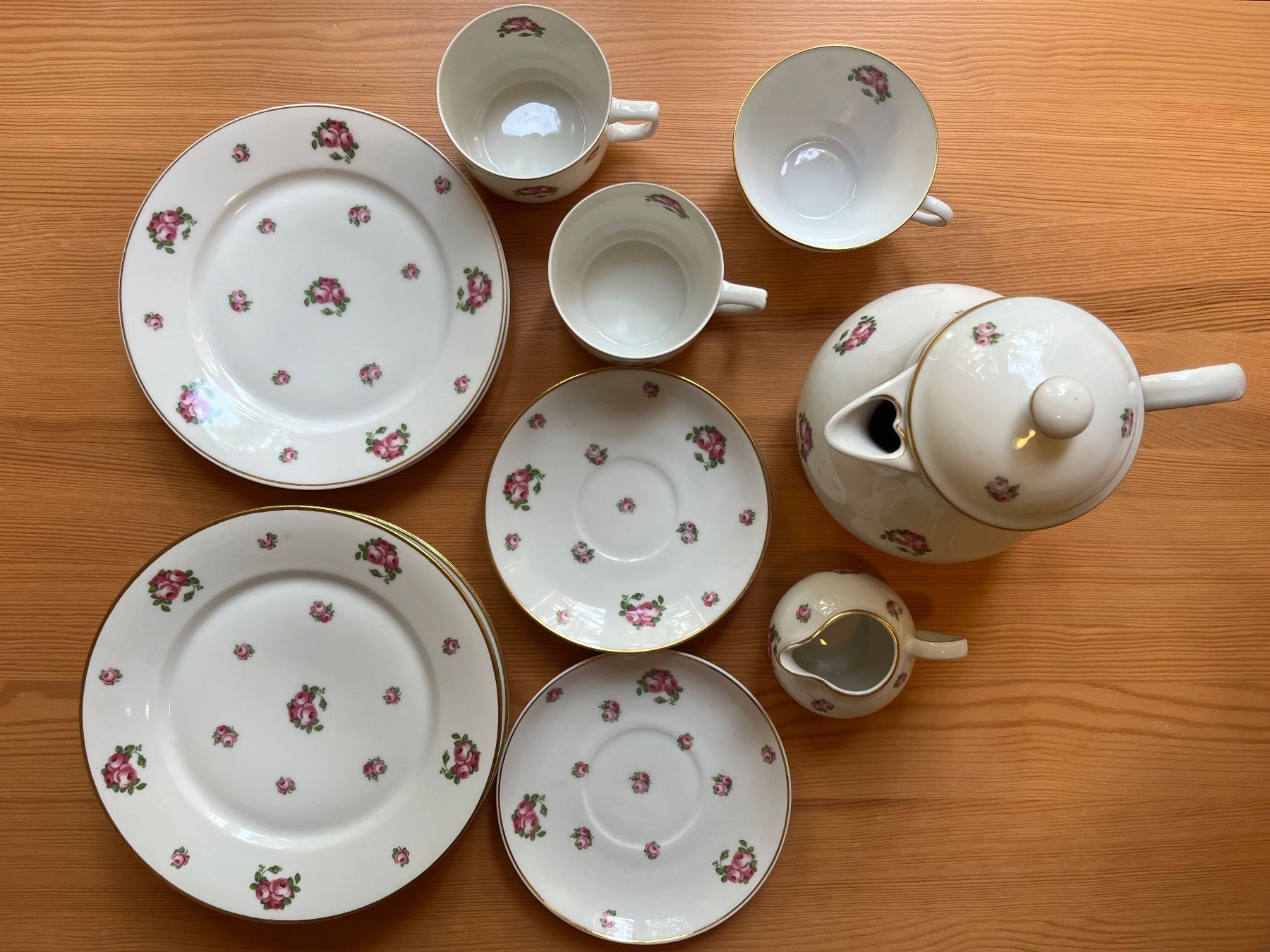 Set di piatti: Porzellan Teeservice von Langenthal – Usato da Basel venduto da miriricar