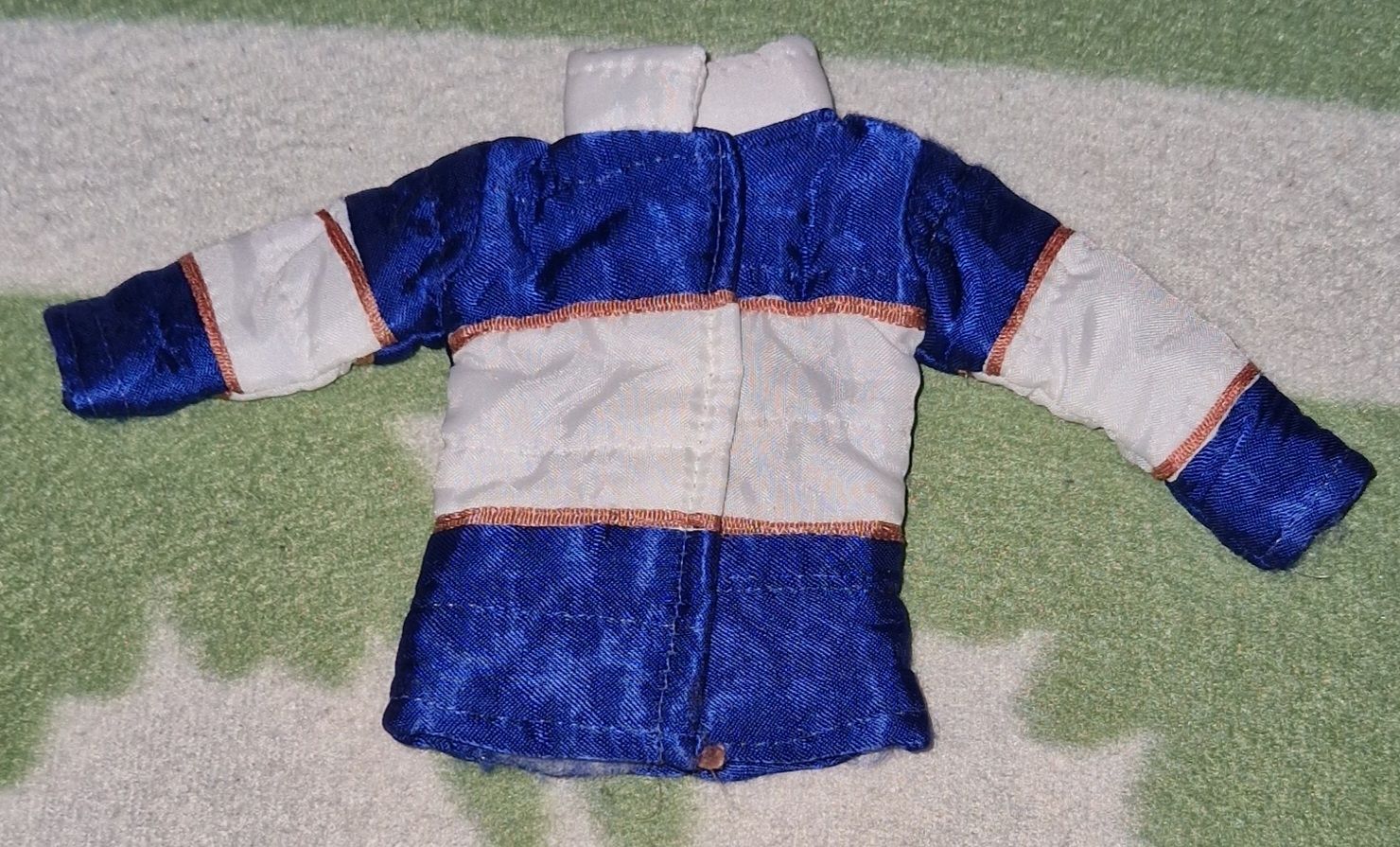 Puppen: veste pour Barbie – Gebraucht aus Couvet von Pioune