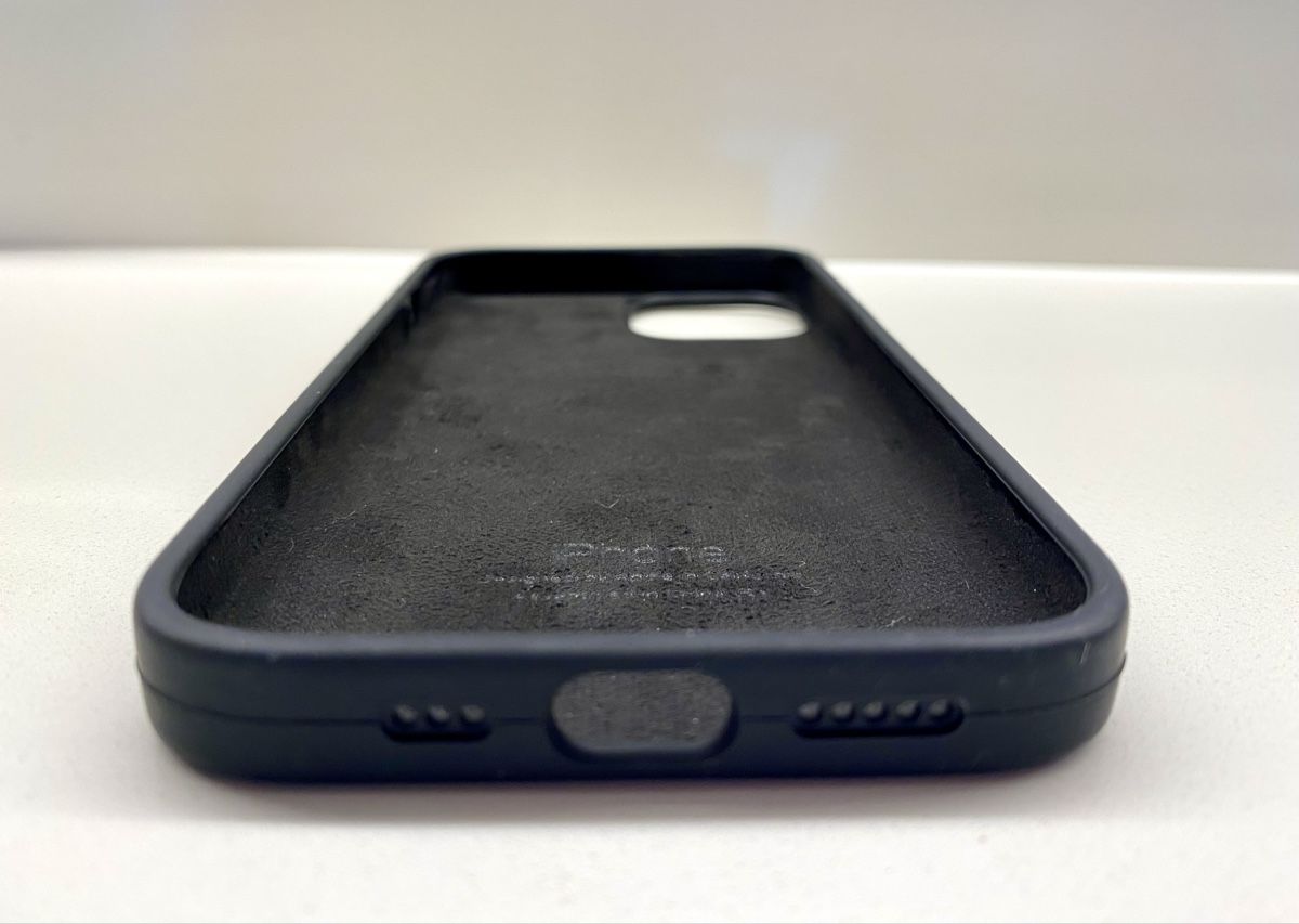 Cover & Protezioni schermo: iPhone 14 Silicon Case schwarz – Usato da Basel venduto da phidelitas 2