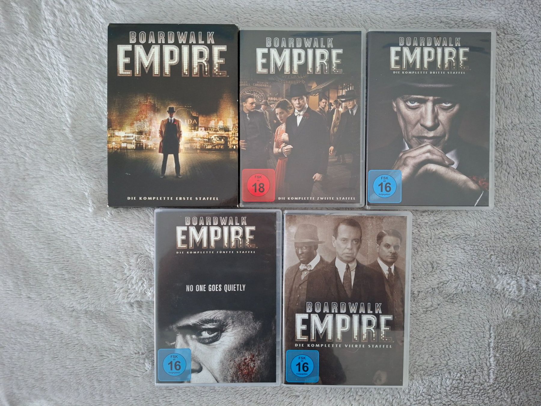 Tutti i DVDs: EMPIRE STAFFEL 1 - 5 – Usato da Aesch BL venduto da Burschi59
