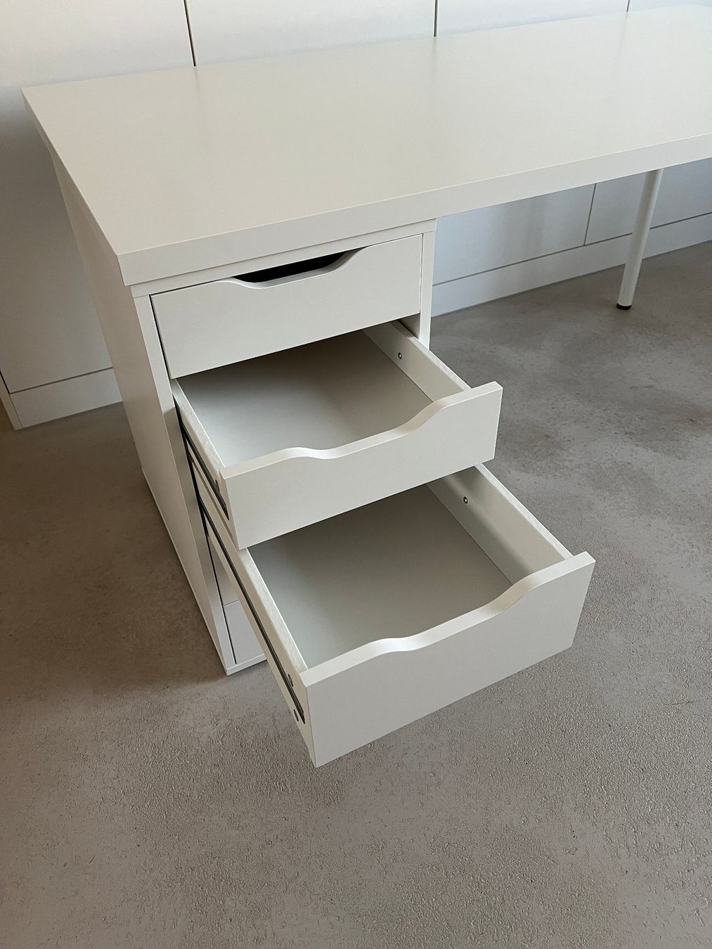 Ikea Scrivanie: IKEA Schreibtisch 150x75cm mit Korpus – Usato da Hohenrain venduto da Anirob 2