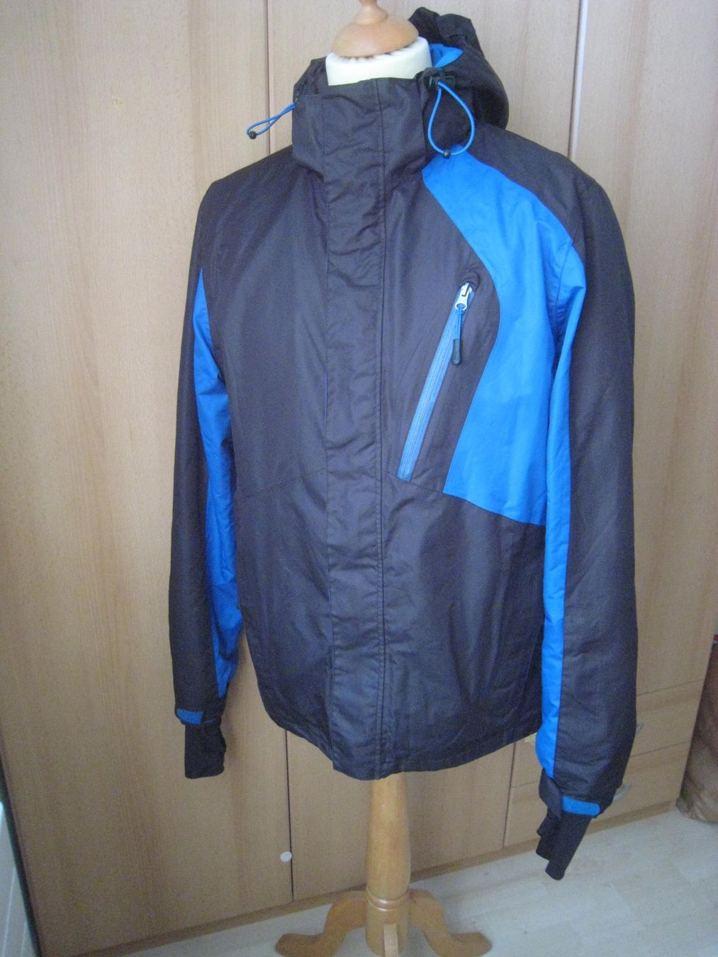Giacche: blau-schwarze Crivit Winter-JACKE Gr. 52 – Usato da Dättlikon venduto da Mamakuga