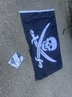 Piratenflagge Totenkopf mit Säbeln neuwertig