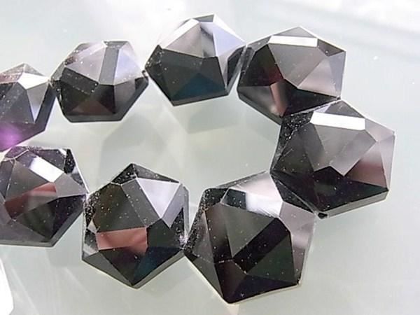 Perle (finte): Glasperle  Sechseck schwarz 21mm – Nuovo (secondo la descrizione) da Alpnachstad venduto da perlengaby 2