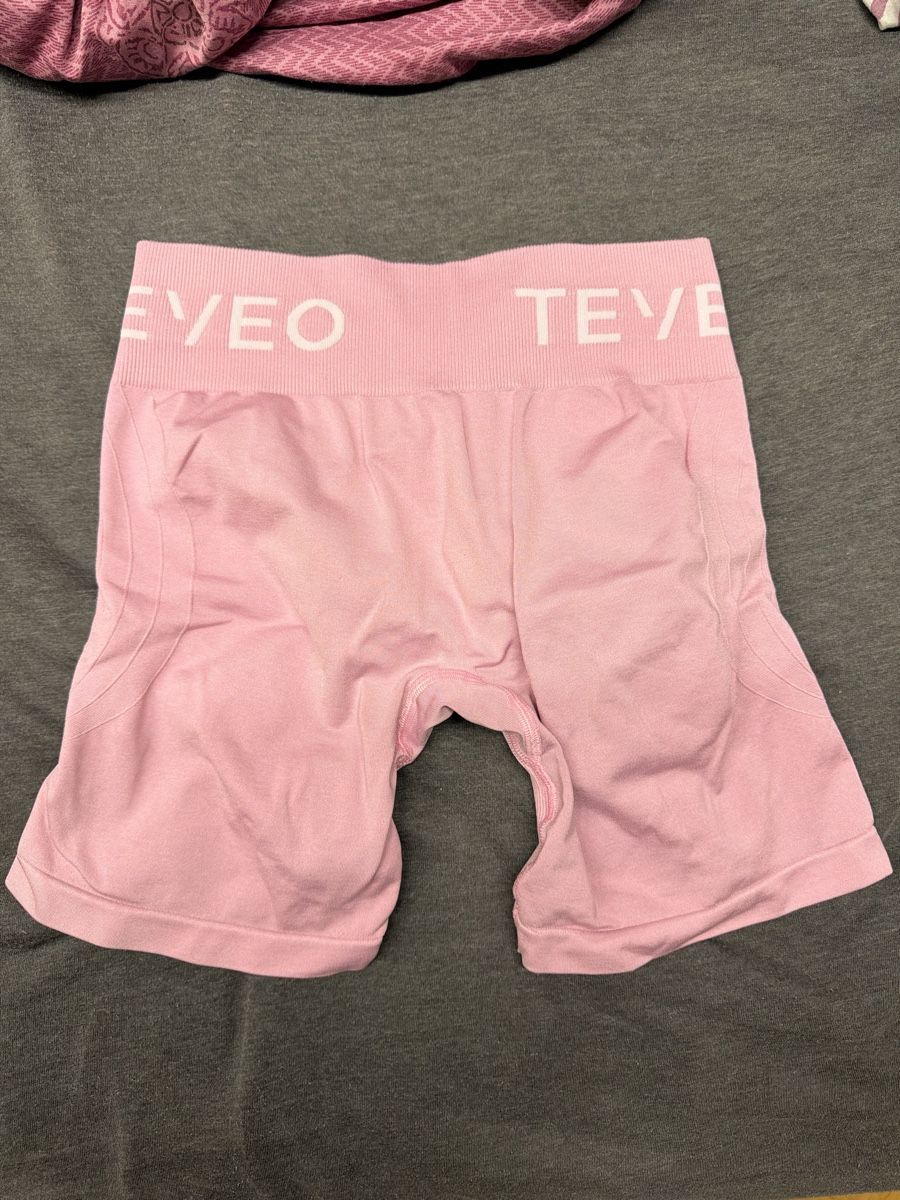 Teveo Leggings: Teveo Siganture Shorts – Usato da Unterentfelden venduto da ame_tf2n