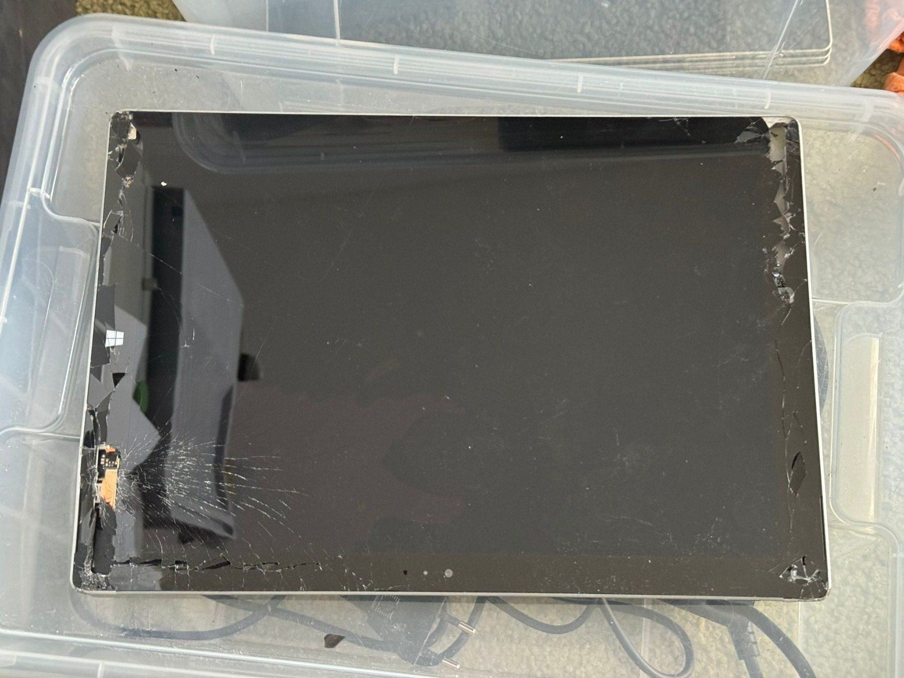 Microsoft Tablet PC: Surface Pro 3 - 64GB !! ungeprüft !! Ab 15CHF!! – Difettoso da Olten venduto da HoYa01