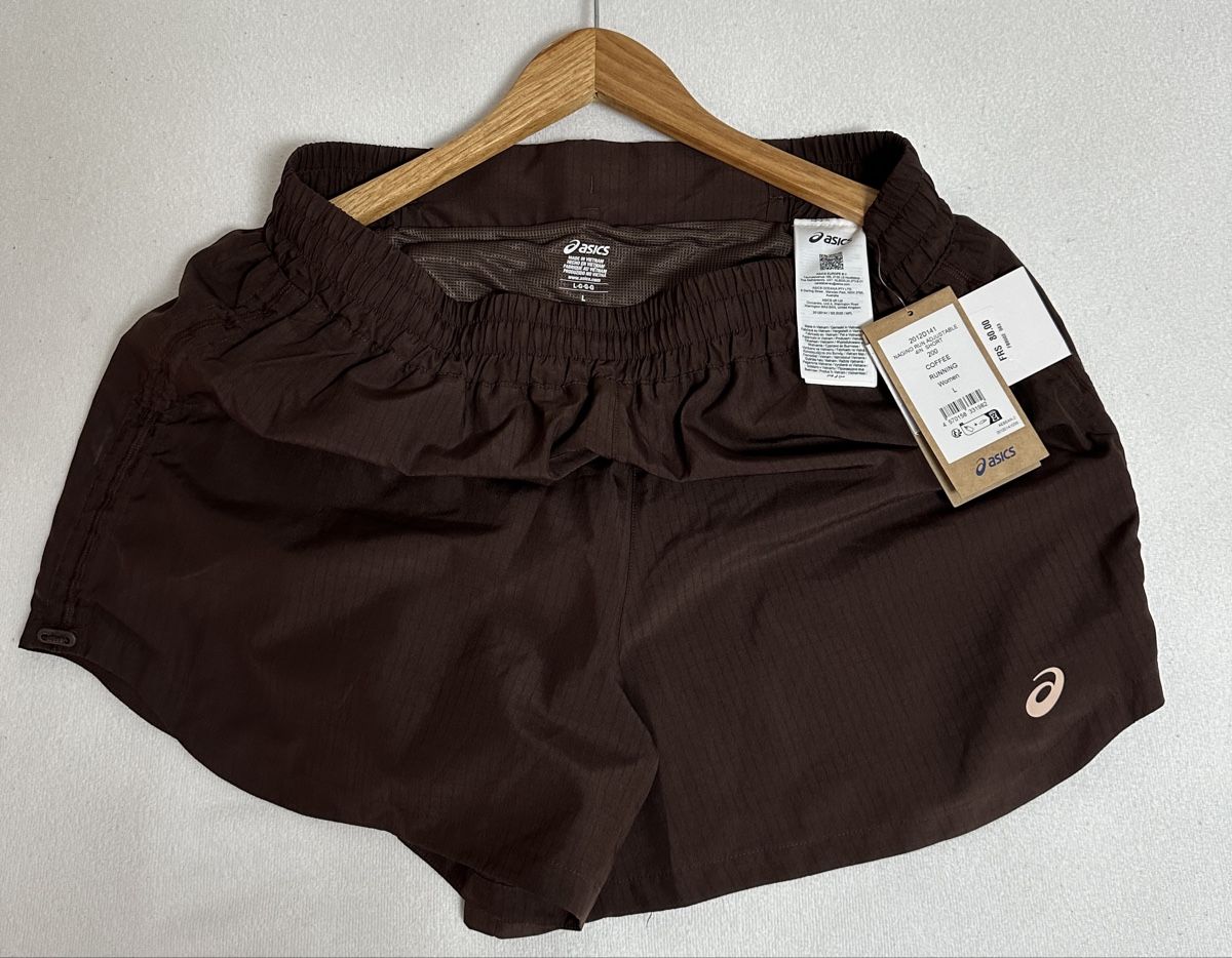 Asics Lotti di vestiti: Asics sport set kurze Hose und tshirt – Usato da Maienfeld venduto da tobeyl2020 2