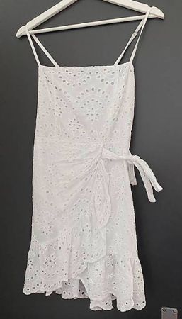Weisses Sommerkleid mit Schleife