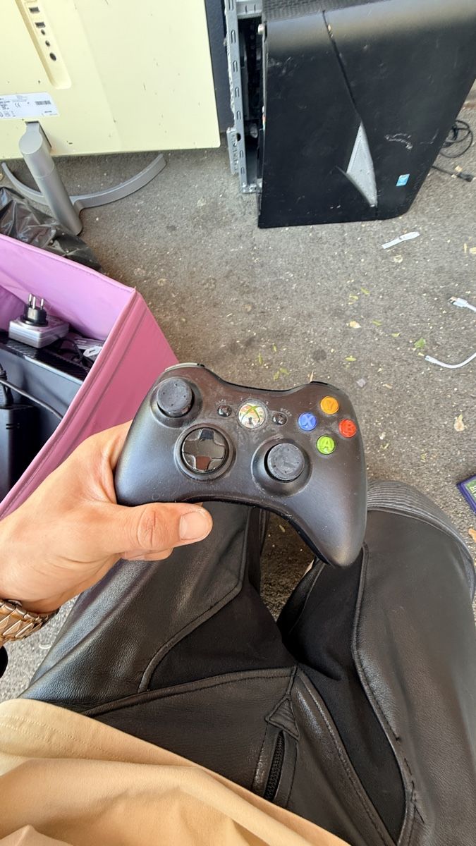 Konsolen: Xbox 360 Console Bundle with Controller and Kinect Used – Gebraucht aus Winterthur von Alawi_47 2