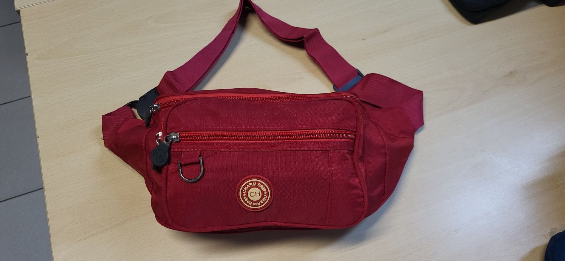 Borse: Grosse rote Bauchtasche mit 4 Fächern Neu – Nuovo e nell'imballaggio originale da Figino venduto da mayam63 1