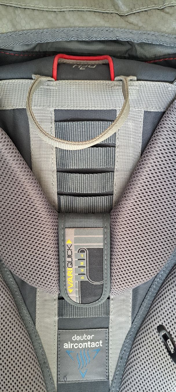 Deuter Zaini: Deuter Rucksack 40+10 rotgrau – Usato da Lohn SH venduto da Mueller1958 5
