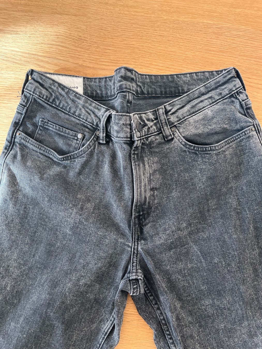 H&M Jeans: Regular Tapered Jeans, schwarz – Usato da Bern venduto da julian.k97 2