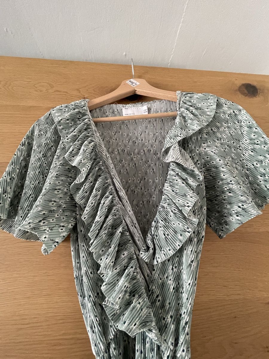 Asos Tute: Jumpsuit mit Volants – Nuovo (secondo la descrizione) da Zürich venduto da BilligJakob77