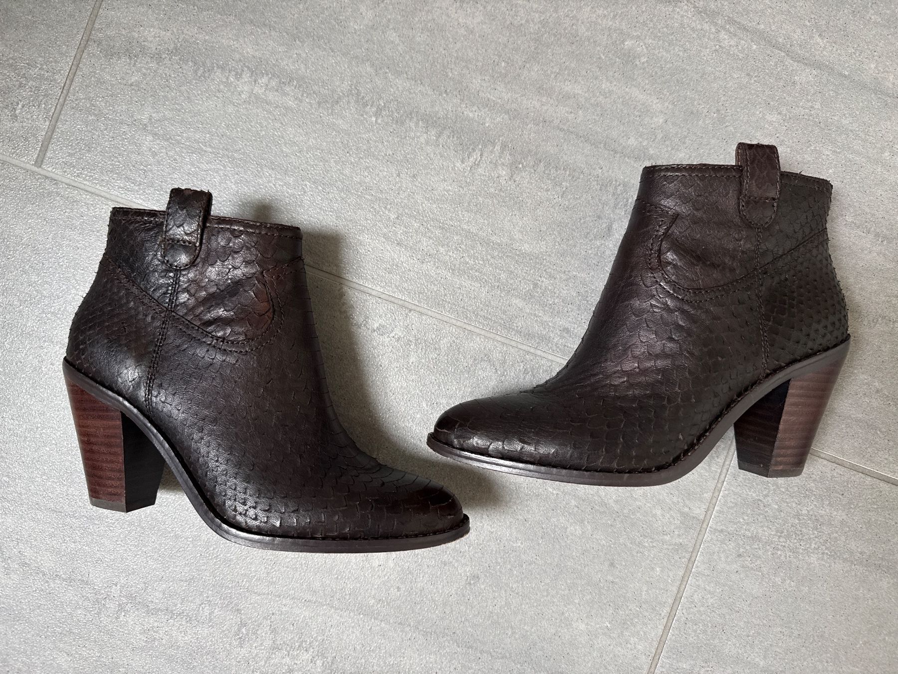 Ash Scarpe da donna: ASH Stiefeletten mit Schlangenmuster Prägung – Usato da Buchs ZH venduto da KittyInStyle