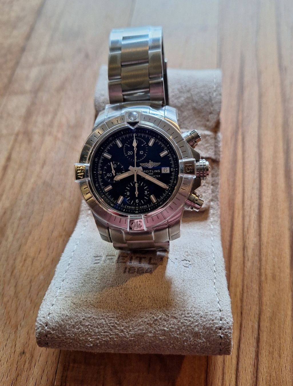 Breitling Orologi: Breitling Avenger Chronograph 43 - A13385101C1A1 – Nuovo (secondo la descrizione) da Basel venduto da OnutWOODLAND 3