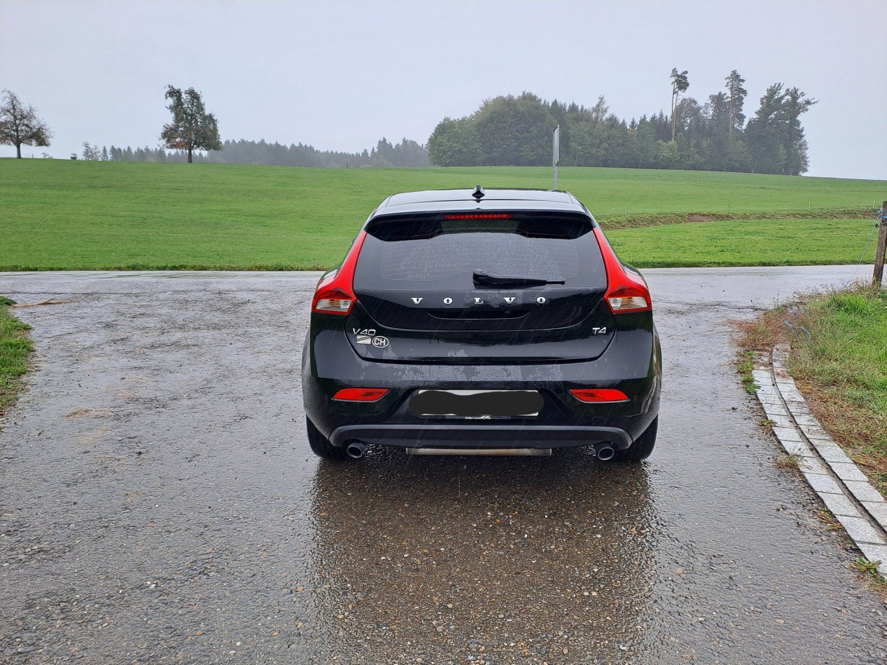 Volvo Automobili: Volvo V40 T4 R-Design – Usato da Stein AR venduto da CHZE 6