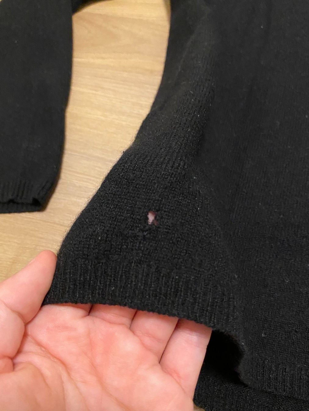 Pullover & Sweatshirts: Pull noir manches longues très doux – Gebraucht aus Delémont von elena_neuhaus 3