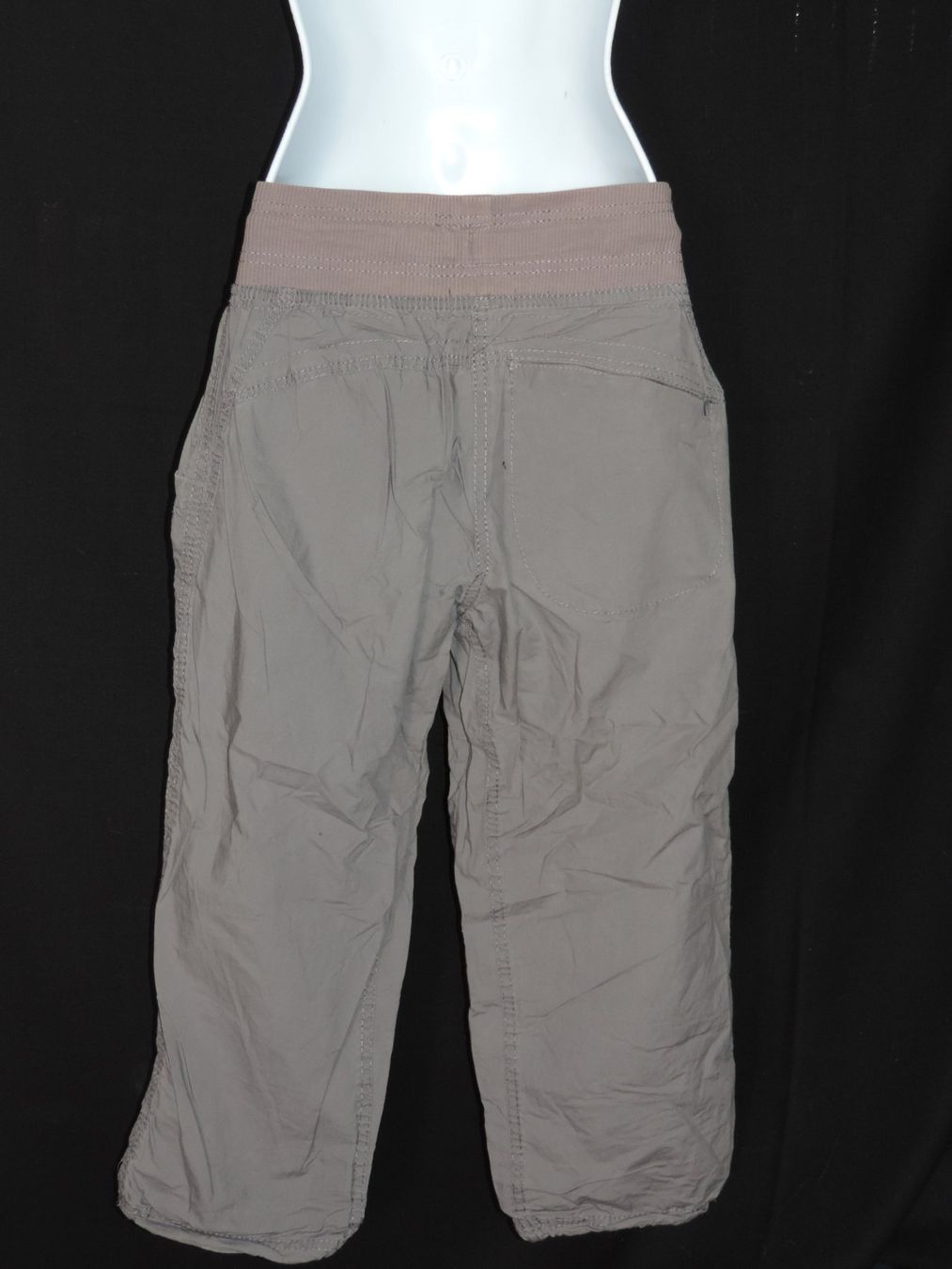 Hosen: pantacourt sport gris vert – Gebraucht aus Genève von Axelle333 7