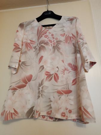 Seiden Top beige rot geblümt